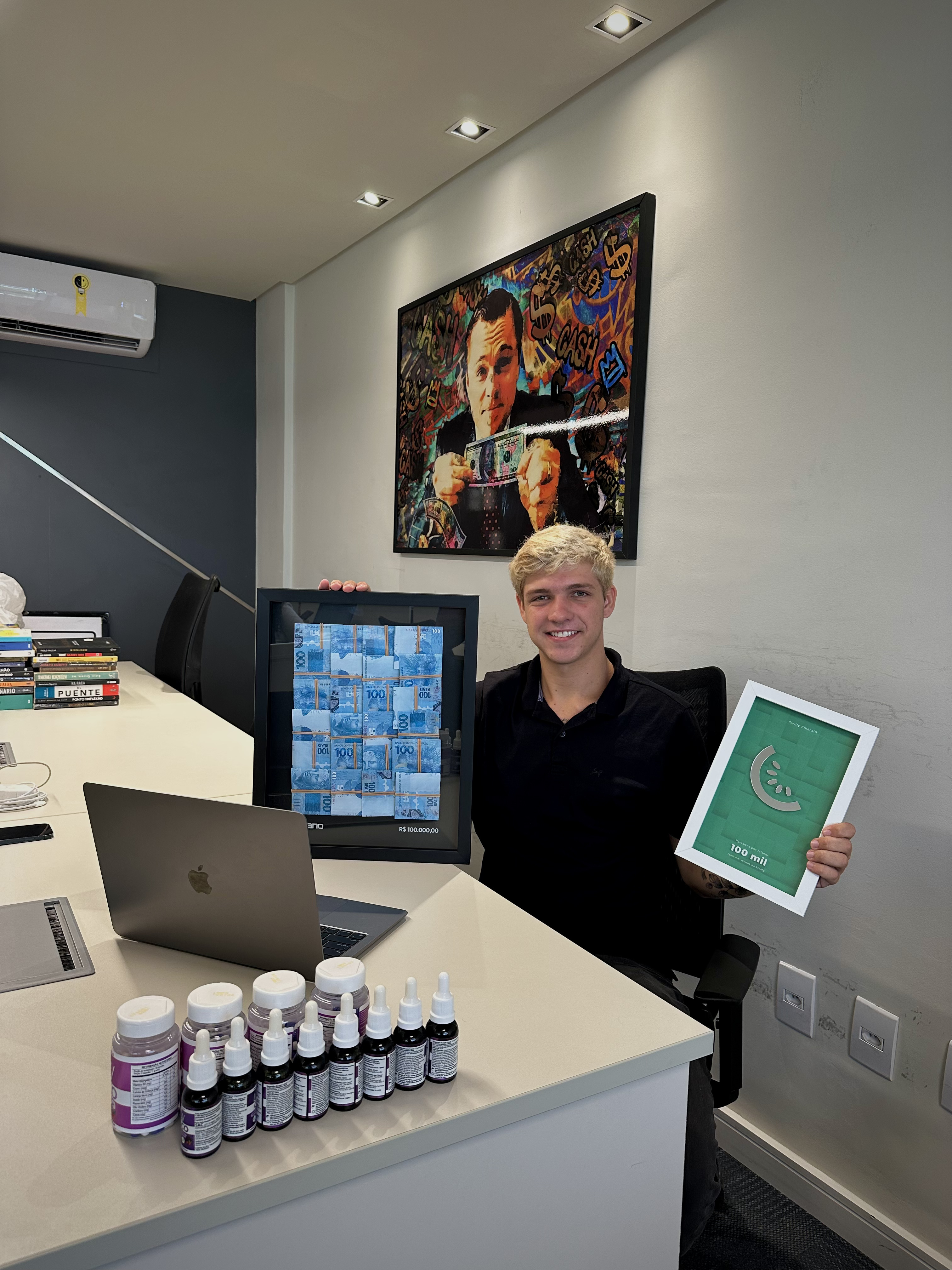 Escritório de sucesso com produtos e ganhos de 100 mil